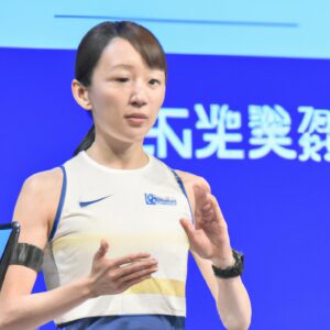 「昼休みのウォーキングで健康と生産性を向上させる5つの方法」