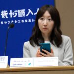 「SNSのやりすぎが引き起こす孤独感：デジタル時代のアイロニーを解明する」