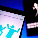 「SNSのやりすぎが引き起こす精神的な病:私たちの心に何が起きているのか?」