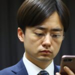 「SNSのやりすぎが引き起こすもの: 友人関係の崩壊とその回避策」