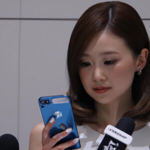 「SNSのやりすぎが招くリスク:私たちの生活に潜むマイナス面を徹底解析!」