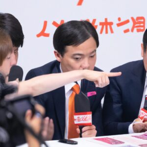 「SNSのやりすぎ警報!「ライク」で失うものとは?」