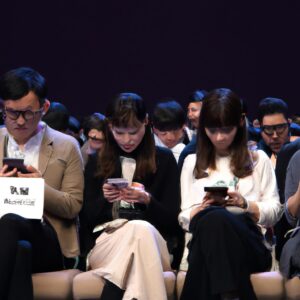 「SNSのやりすぎが引き起こす心理的疲労:デジタル時代の健康を守るためのガイド」