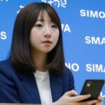 「スクロールしすぎ注意!SNSのやりすぎが引き起こす肥満問題とその対策」