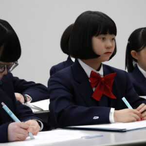 「デジタル教材が脳の成長に与える影響:未来の学習環境をどう変えるか」